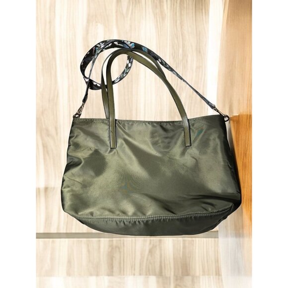 Monogrammed Green Tote Bag With Floral Shoulder Strap & Double Handles - Picture 5 of 8